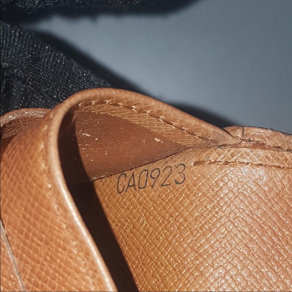 Louis Vuitton Men's Vintage Monogram Wallet - Picture 7 of 16